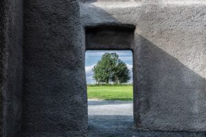 Pamätník troch odbojov: Betónová škrupina chráni staré murivo aj unikátny príbeh jednej českej rodiny