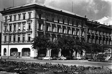 Dobová fotografia Esterházyho paláca