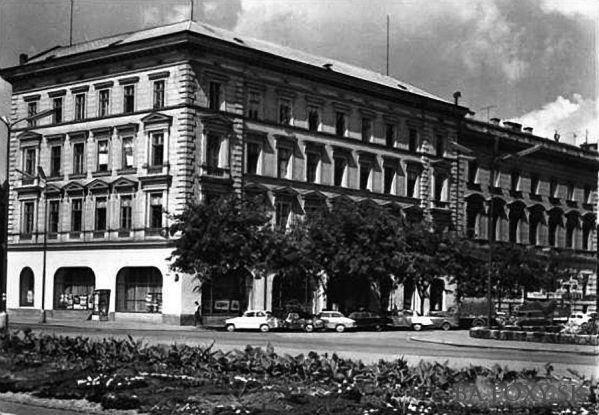 Dobová fotografia Esterházyho paláca