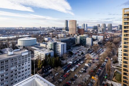 Pohľad na bulvár Mlynské nivy od Bajkalskej ulice smerom k downtownu.