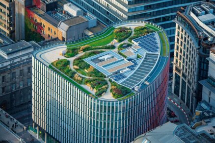 Budovu 33 Central v Londýne navrhla architektonická kancelária John Robertson. V roku 2015 získala cenu Najlepšia kancelárska architektúra v Londýne.