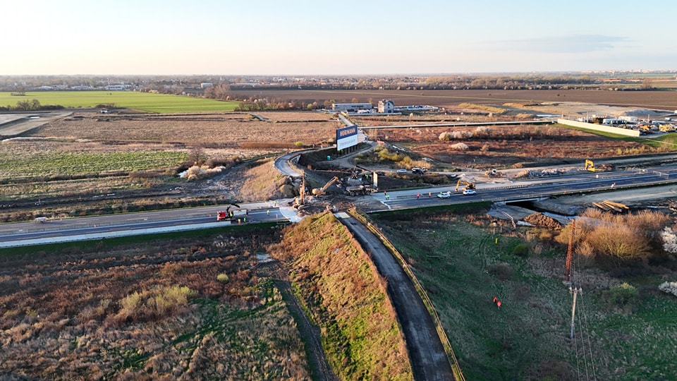Proces demolácie mosta ponad diaľnicu D1