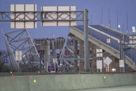 V Baltimore sa zrútil cestný most po náraze nákladnej lode do piliera