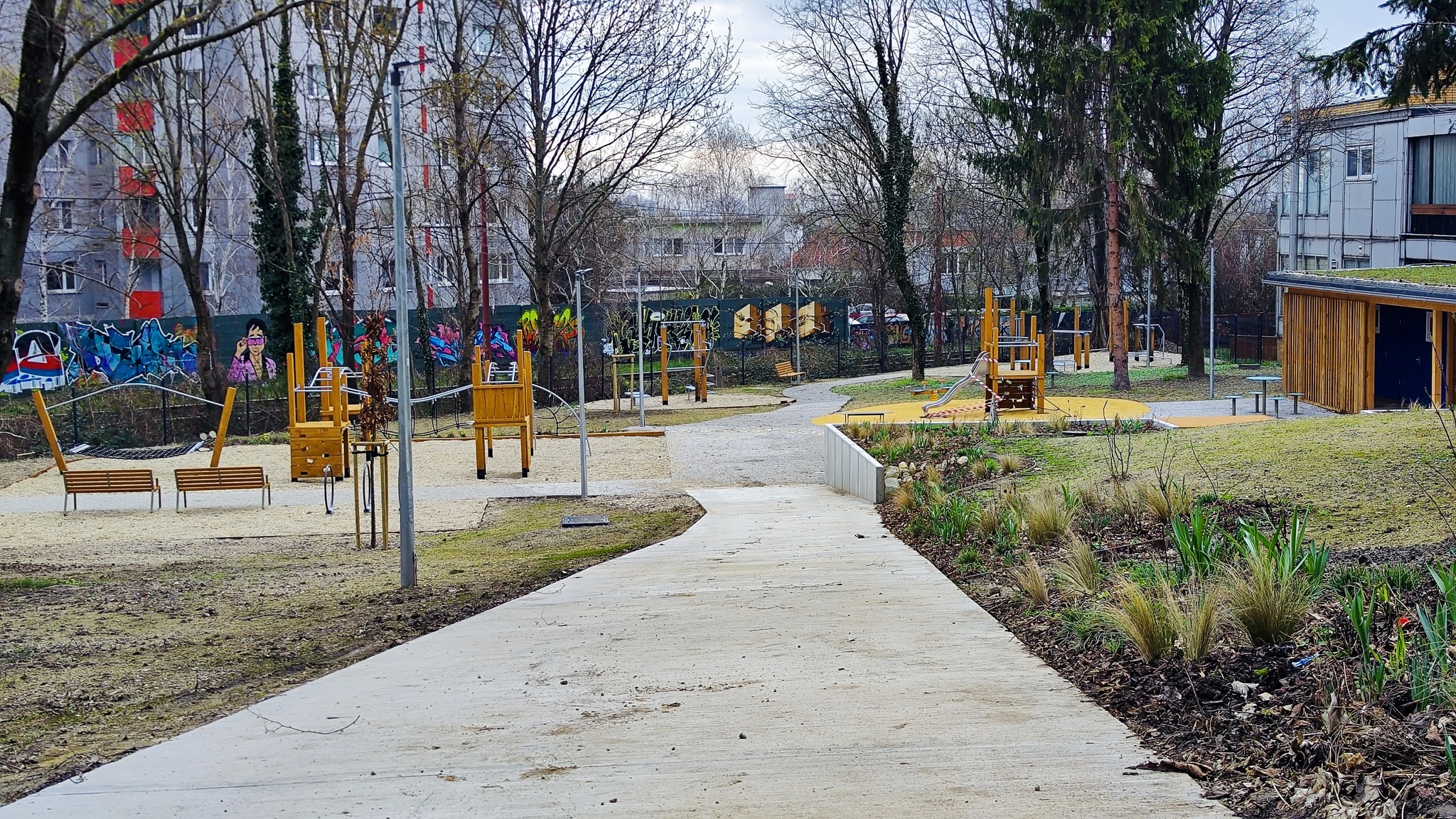 Zrevitalizovaný park na Strelkovej v Rači