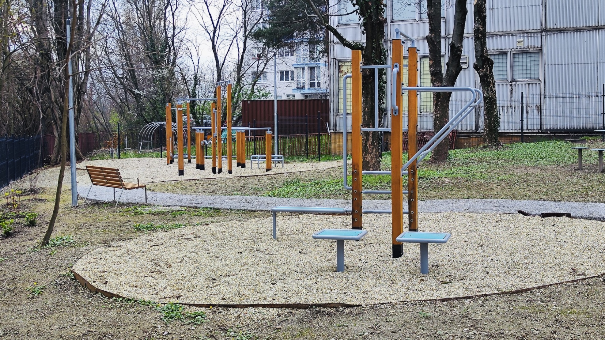 Zrevitalizovaný park na Strelkovej v Rači