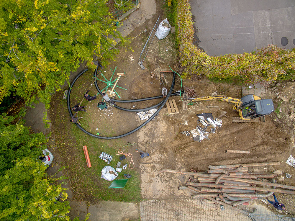 Vťahovanie flexibilných plastových potrubí do existujúceho kanála