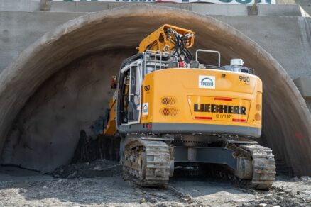 Na snímke vŕtací stroj po slávnostnom razení tunela Okruhliak, ktorý je súčasťou stavby R4 Prešov - severný obchvat.