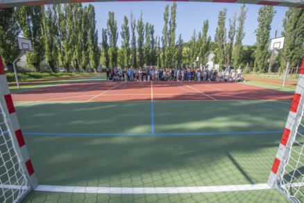 končenie rekonštrukcie športového areálu a nadstavby školy ZŠ s MŠ Dubová.