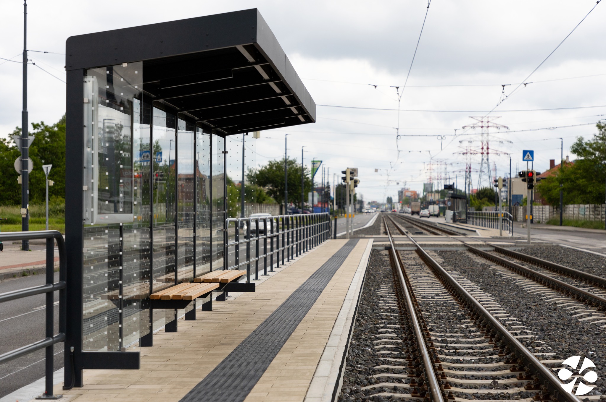 Zastávka na električkovej trati na Vajnorskej ulici v Bratislave.