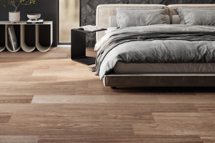 Vinylové dielce Gerflor SOLID CLIC ocenia aj zákazníci, ktorým nie je ľahostajné, čo nové výrobky do vzduchu miestnosti vypúšťajú: TVOC po 28 dňoch je menší ako 10µg/m3 a garantuje najlepšiu kvalitu vnútorného prostredia.