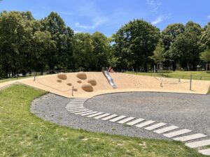 Amaterizmus? Zrekonštruovaný park na Račianskom mýte musia opäť uzatvoriť a opraviť