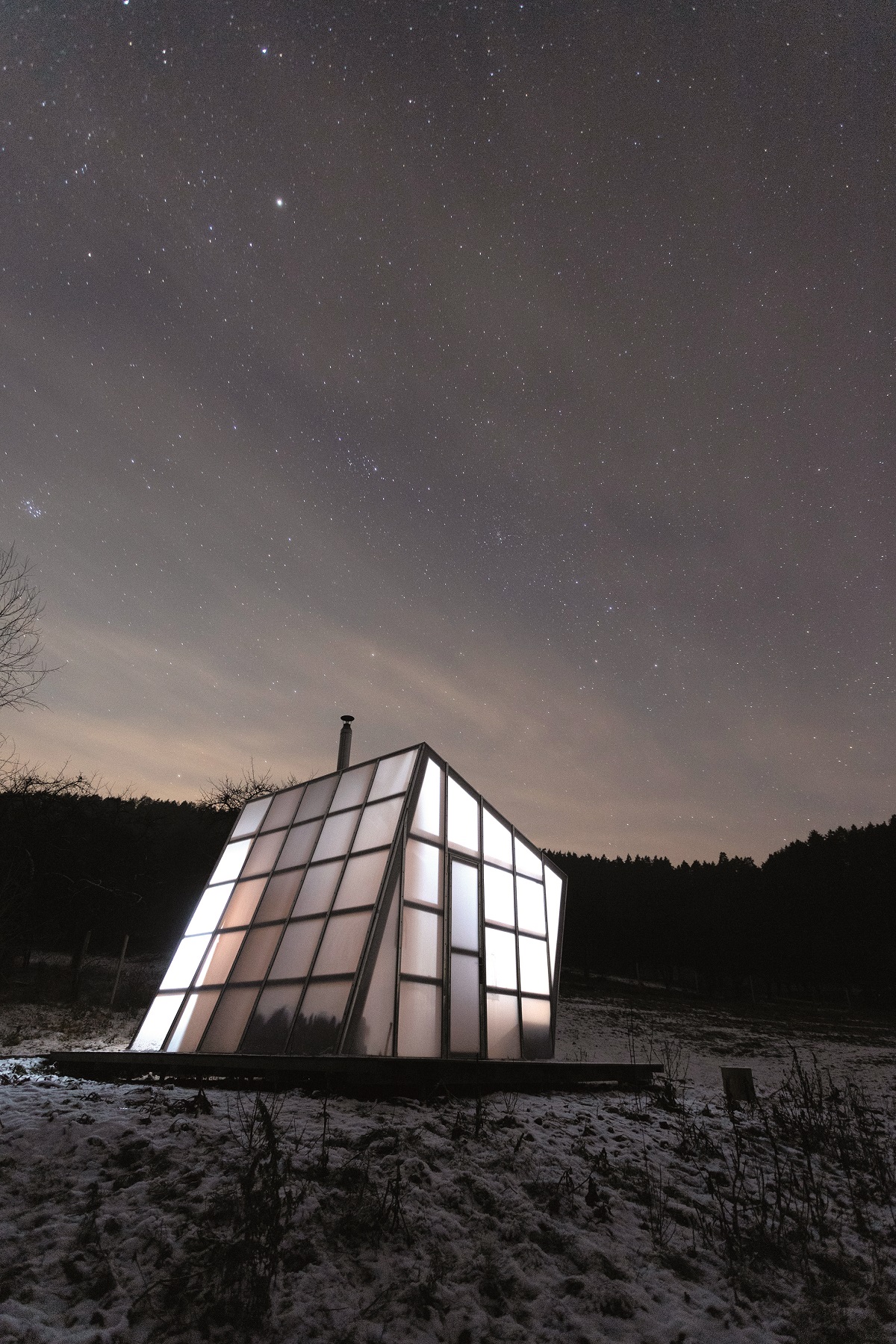Lesná sauna, Spišský Hrhov. Autori: Veronika Michalíková, Marianna Maczová, Anna Cséfalvay, Danica Pišteková. Spolupráca: Čierne diery, obec Spišský Hrhov, Hrhovské služby. Foto: Lukáš Procházka  