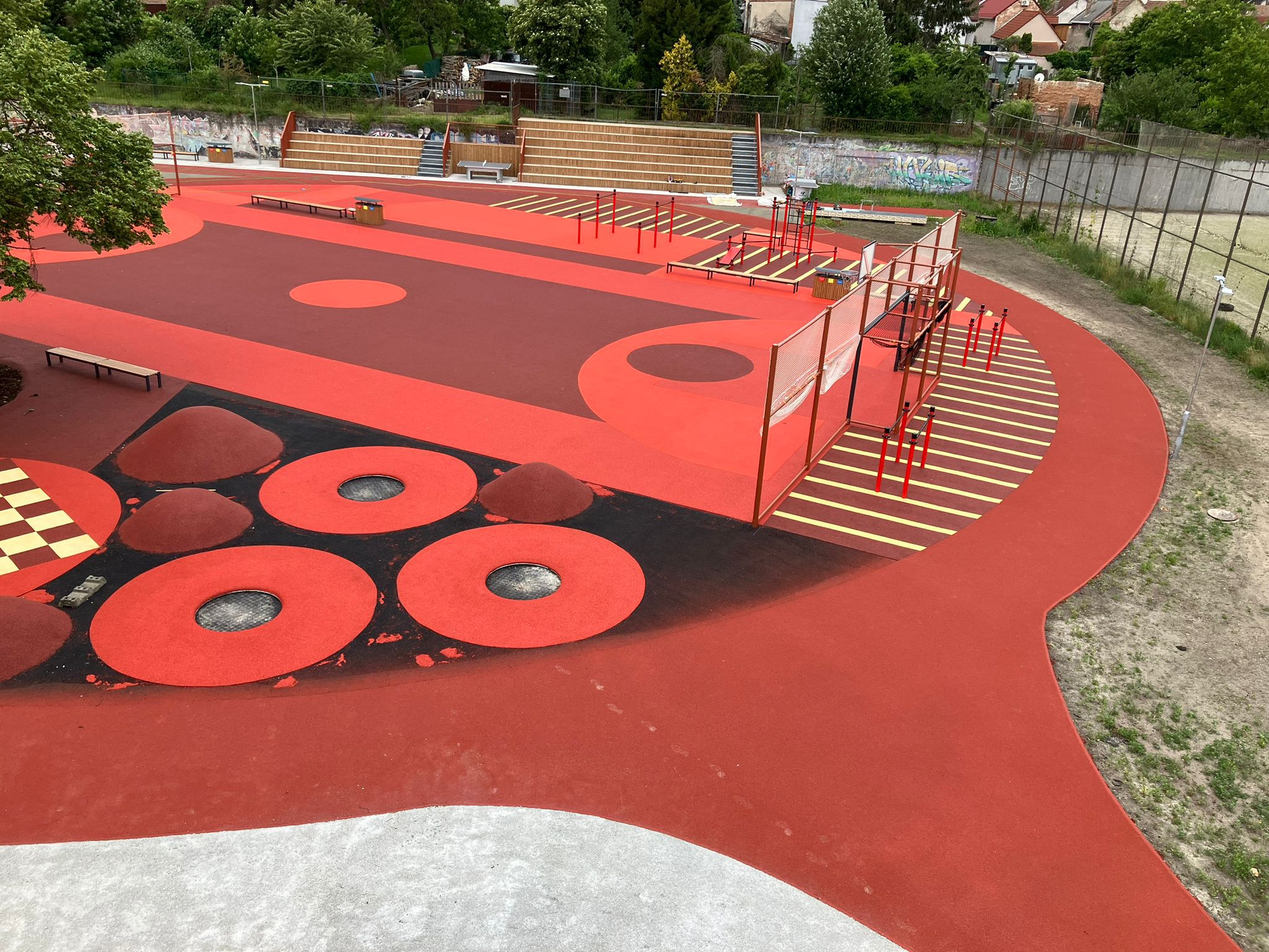 Aktuálny stav obnovy areálu školy na Plickovej