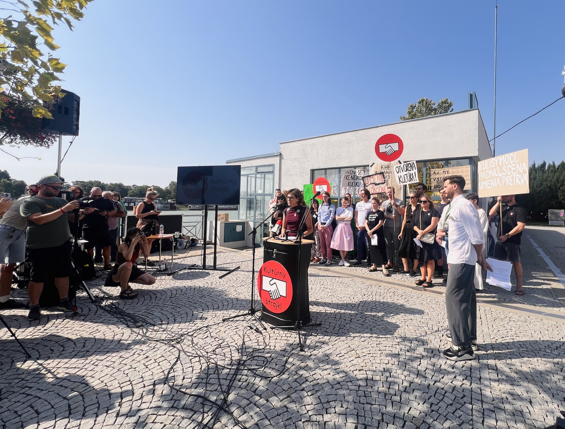 Tlačová konferencia k oznámeniu štrajkovej pohotovosti 