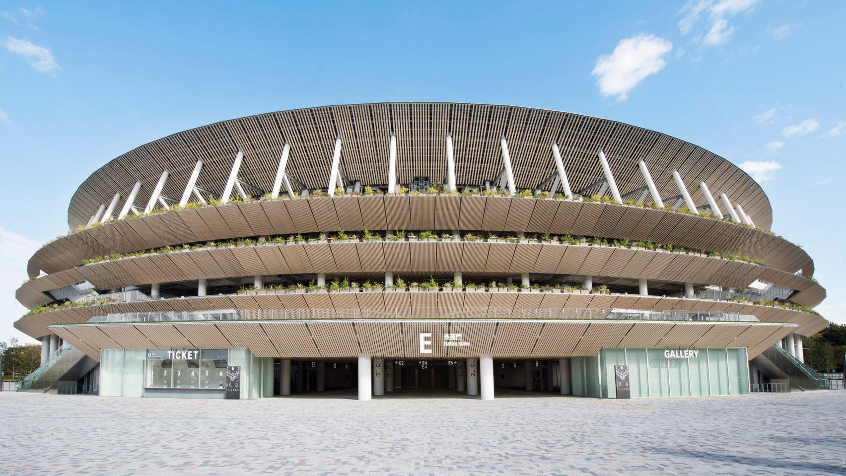 Jednou z jeho najoceňovanejších stavieb je Japonský národný štadión v Tokiu, ktorý bol dokončený pre Letné olympijské hry 2021.