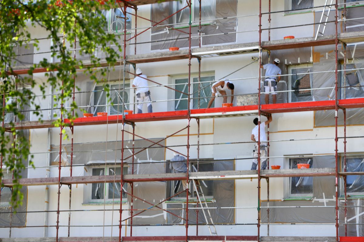 Lídri v sektore stavebníctva a energetiky vyzvali vládu k efektívnejšej renovácii budov. Prinesie rast stavebníctva aj úsporu energií 
