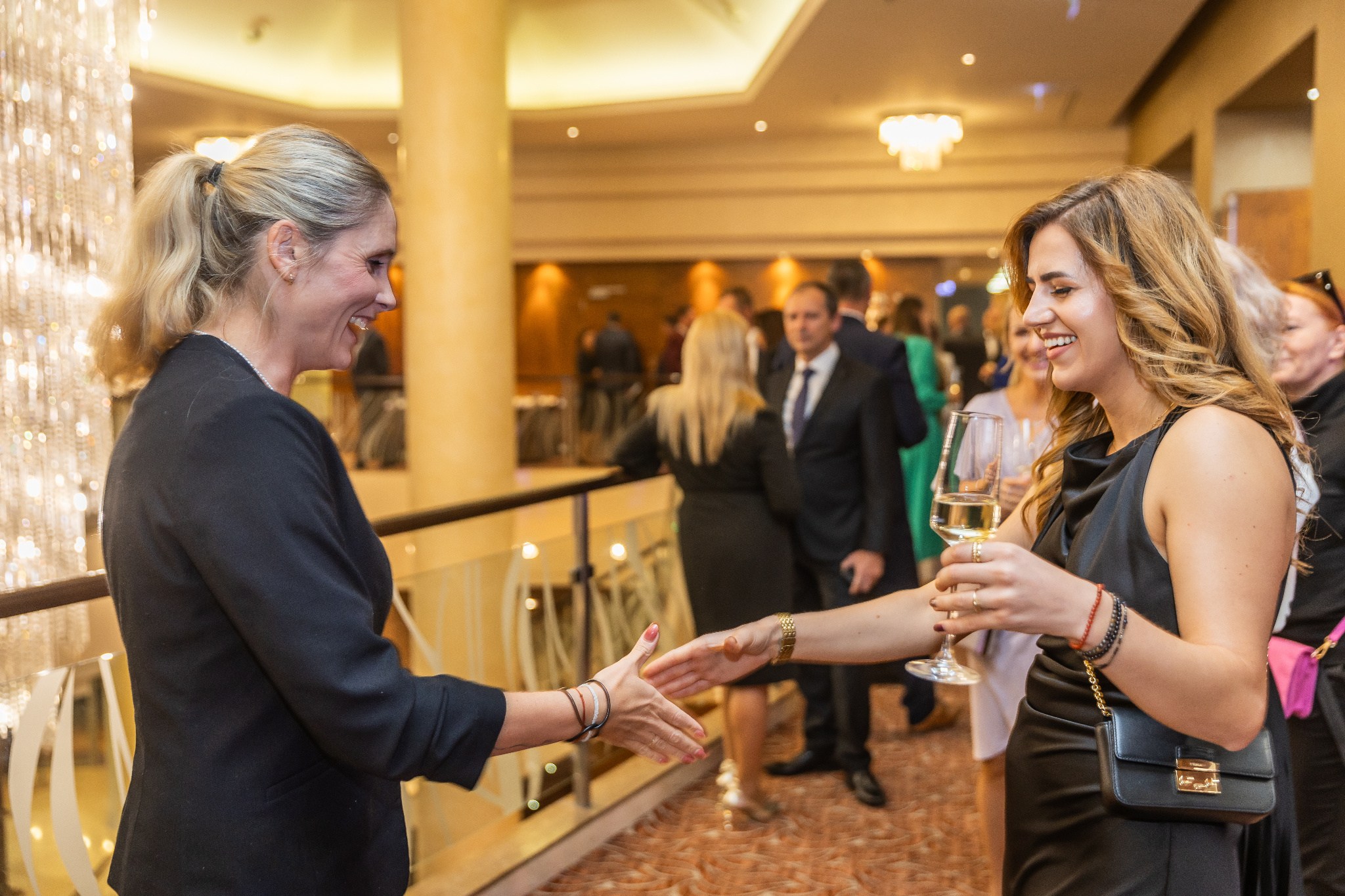 Jarmila Belicová, SCHNEIDER ELECTRIC SLOVAKIA a Veronika Uhrínová, JAGA