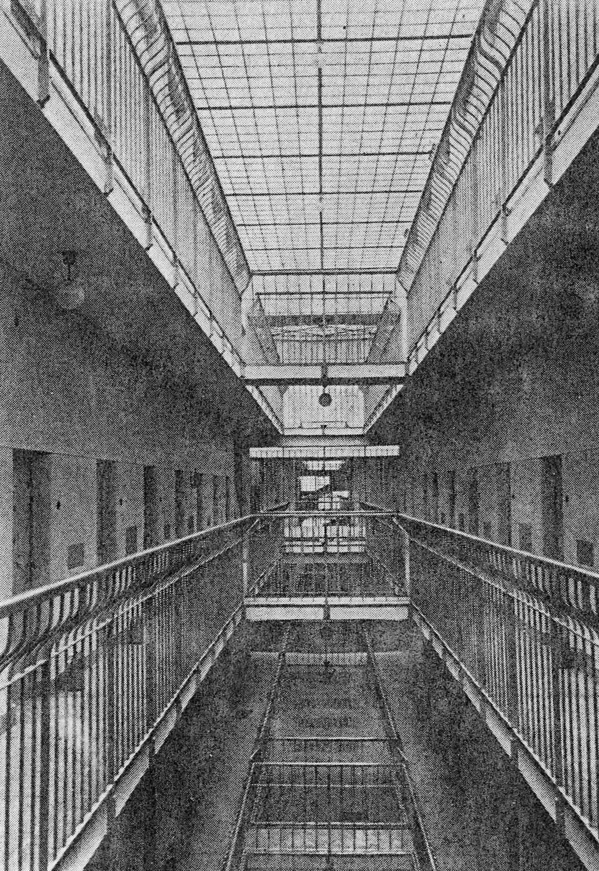 Historická fotografia Justičného paláca v Bratislave - väzenská časť
