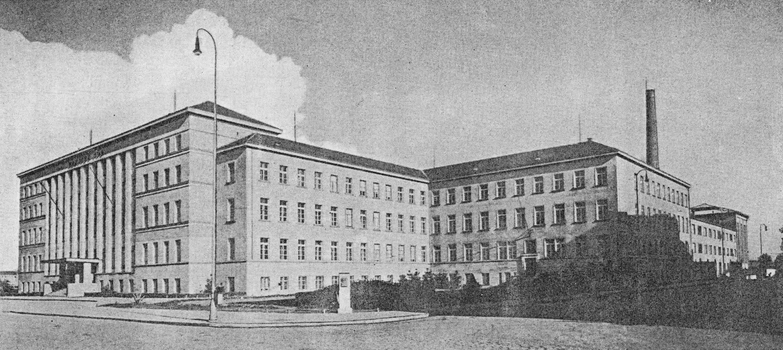 Historická fotografia Justičného paláca v Bratislave