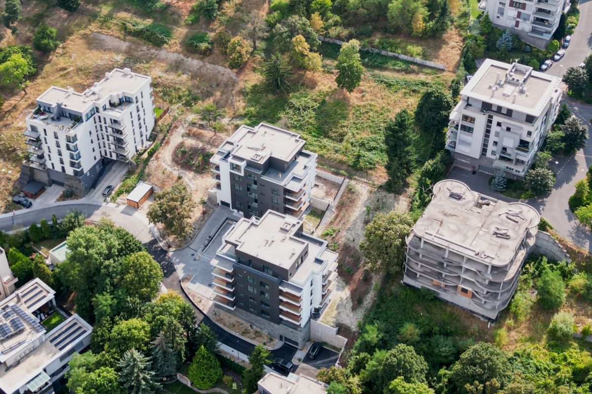 Ceny bytov vystrelili na úroveň roku 2022, staršie zdražujú pomalšie