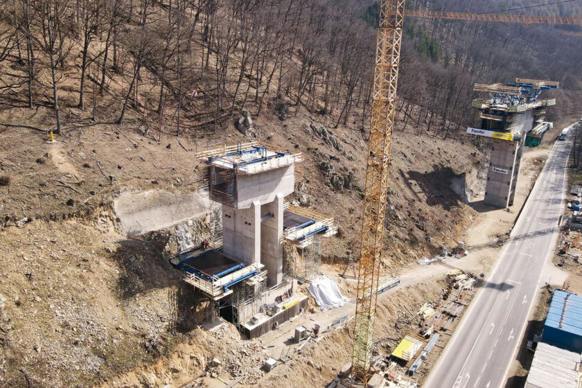 Doka-vozíky letmej betonáže pri výstavbe R2 Kriváň – Mýtna
