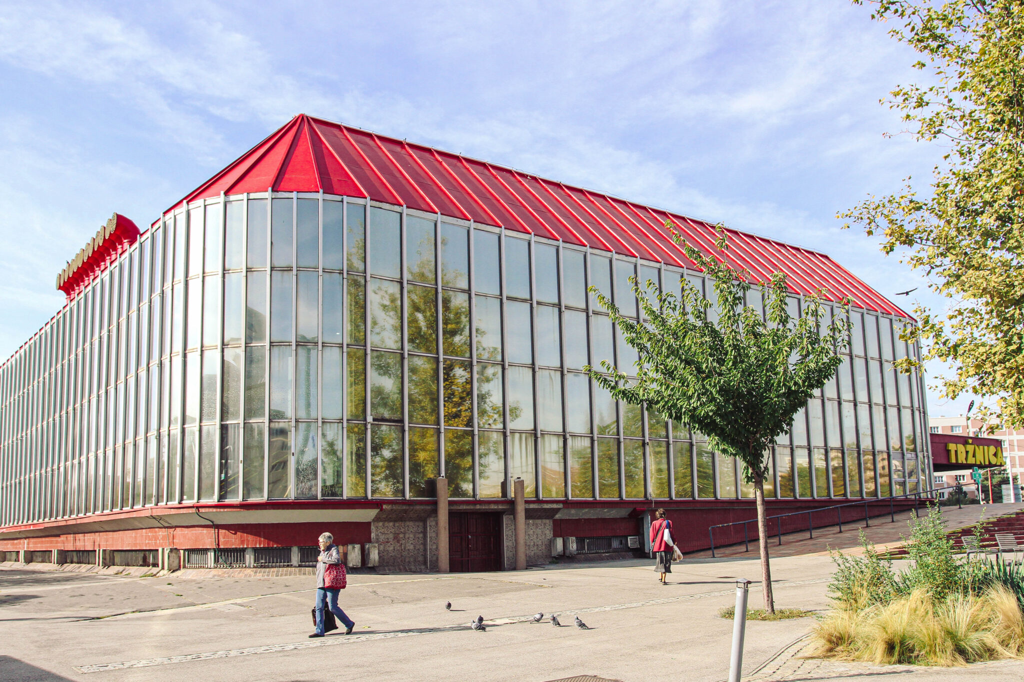 V spolupráci s mestskou časťou Bratislava - Nové Mesto sa MIB zapojil do plánu revitalizácie Novej tržnice. Pre mestskú časť zabezpečil zber dát a vyhodnotenie, ktoré poslúži ako podklad pre budúcu koncepciu fungovania tržnice. 