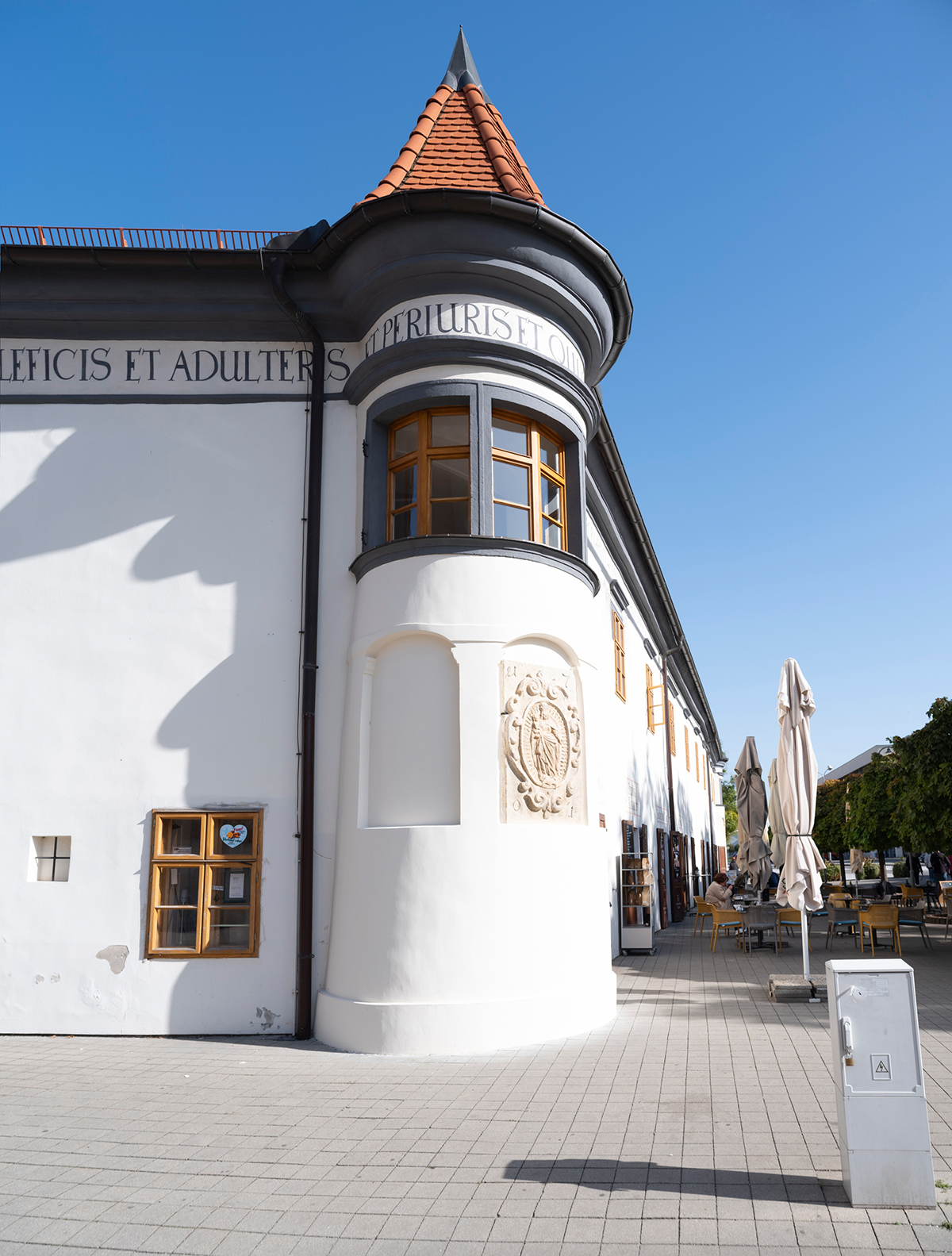 Detail renesančného arkiera Starej radnice v Pezinku po obnove fasády a výzdoby
