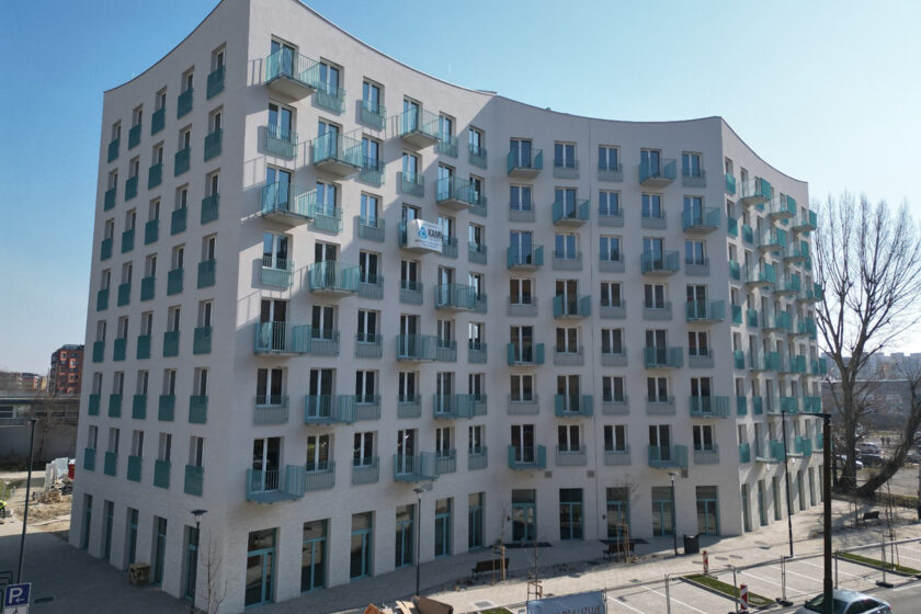 Čelný pohľad na dokončenú budovu nájomného bývania od KAMI PROFIT v mestskej časti Petržalka