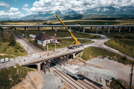 Mosty nad železničnou traťou v Štrbe a Prešove