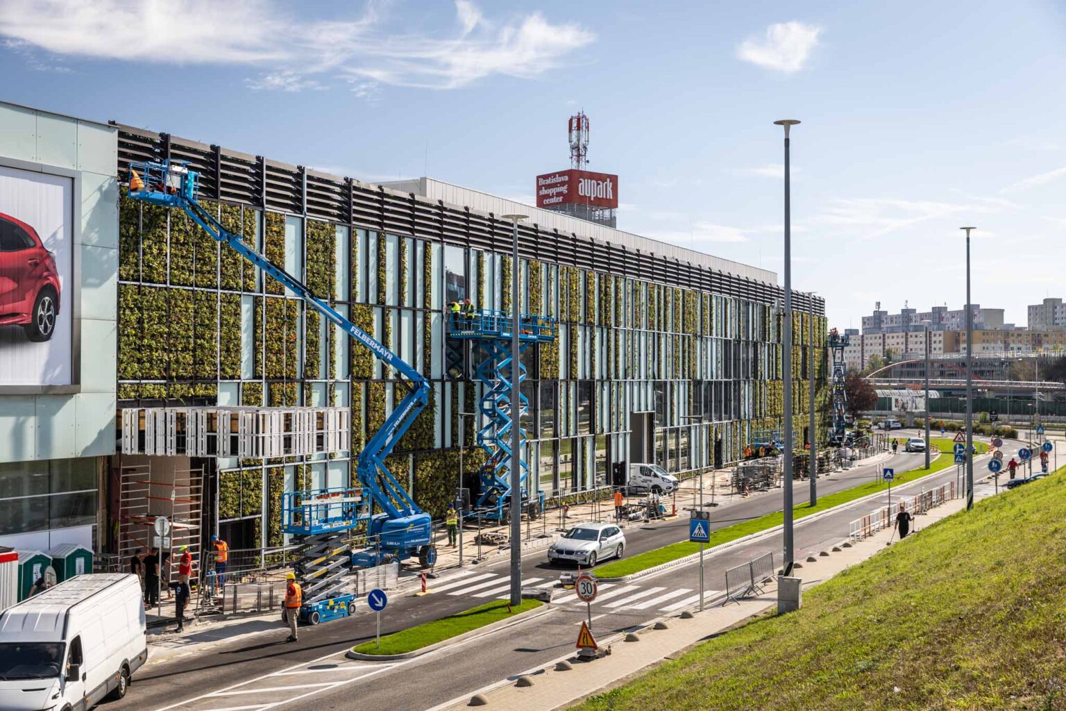 Do portfólia WOOD & Company patrí aj úspešné spoločensko-obchodné centrum Aupark v Bratislave-Petržalke.