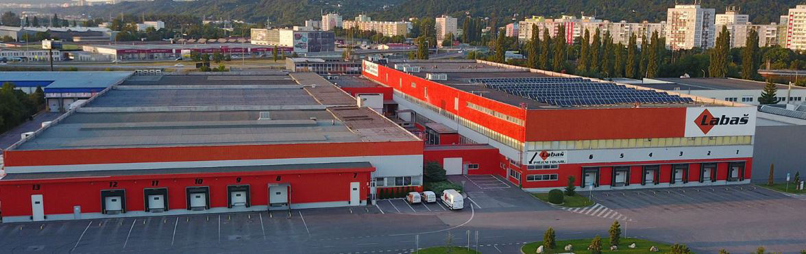 Obchodno-logistické centrum s novou ekologickou strešnou izoláciou ICOPAL Eco-Activ
