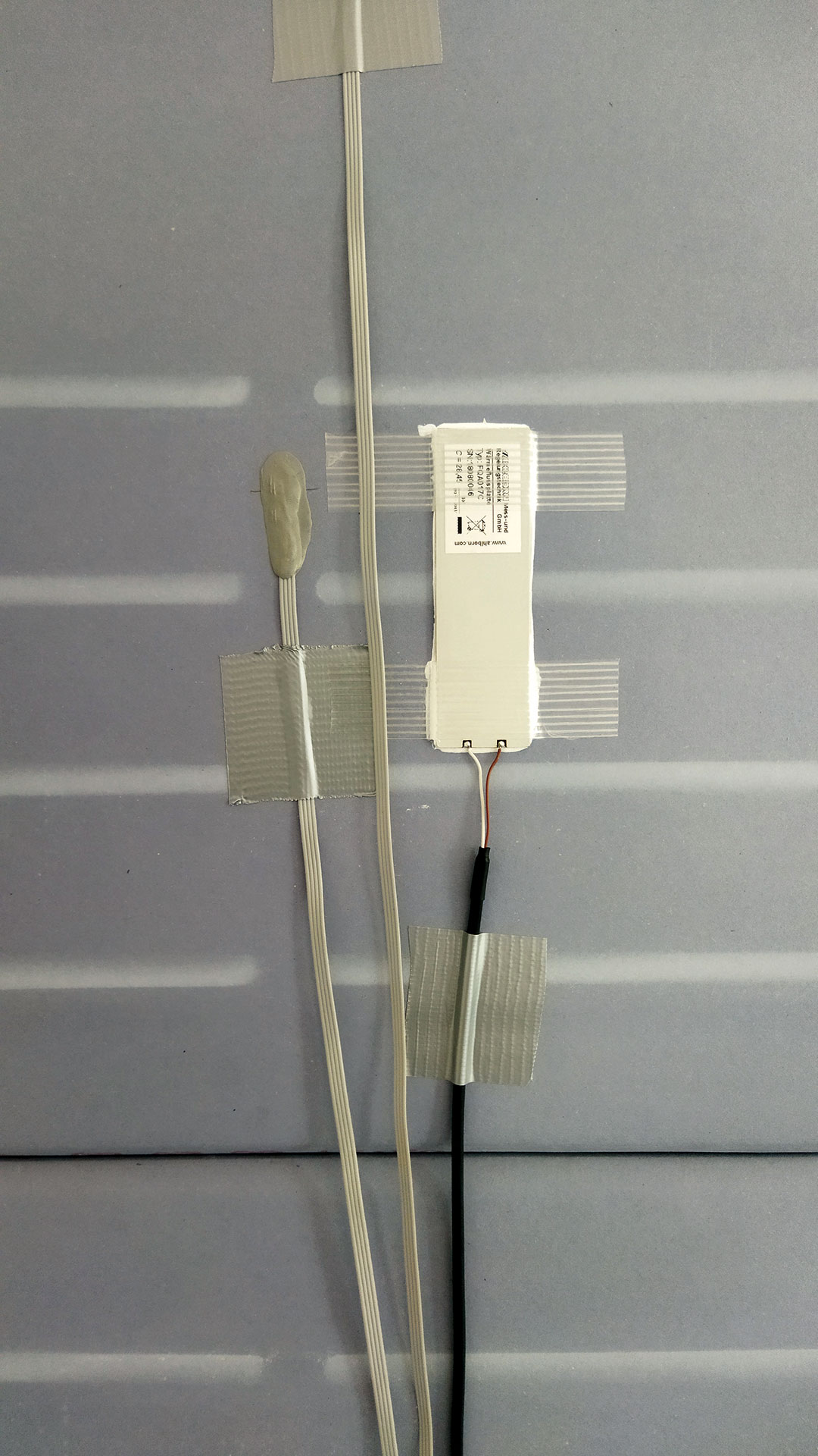 Obr. 9 Snímač tepelného toku typ FQA017CSI, merač tepla UH/UC T330, pyranometer 