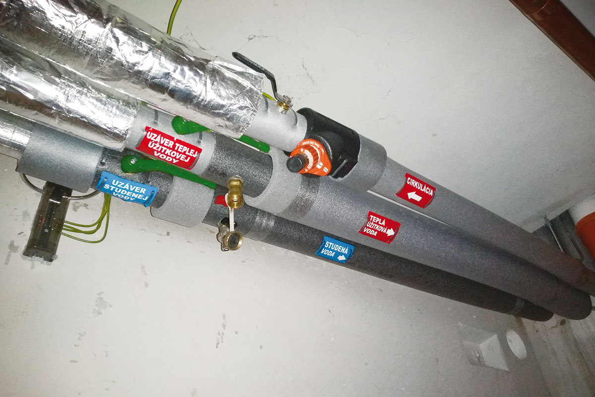Obr. 1 Pri výmene ZTI vybaviť rozvody tepla a teplej vody vhodnou tepelnou izoláciou.