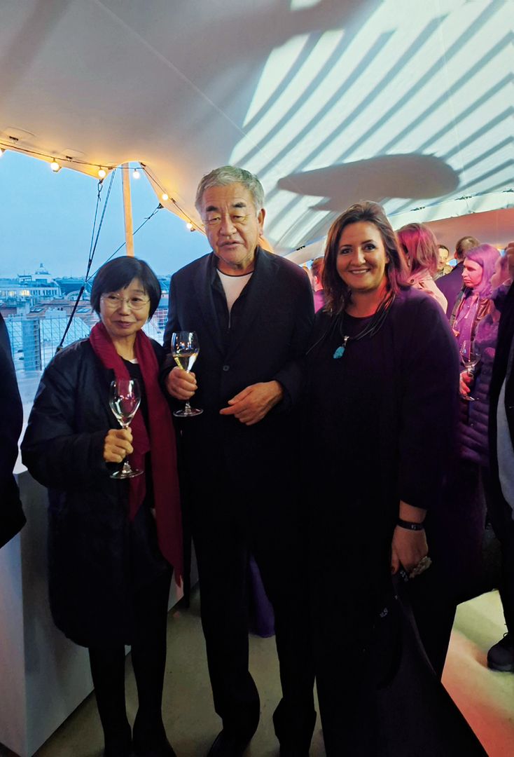 Kengo Kuma s manželkou Satoko Shinohara (vľavo) a redaktorkou ASB Broňou Tarnócy (vpravo)