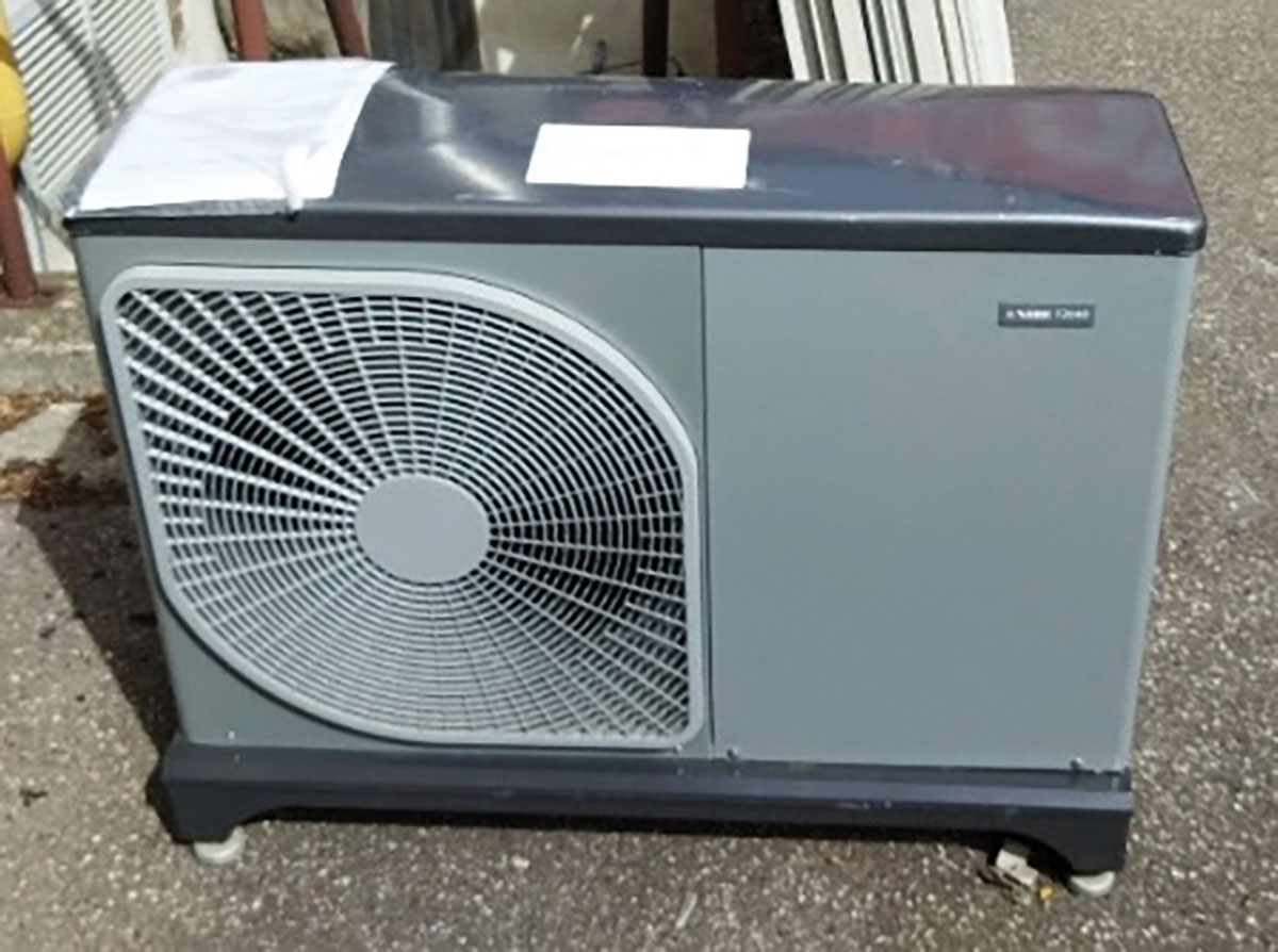Obr. 10 Tepelné čerpadlo vzduch – voda F2040-6, impulzný elektromer LE-01d MID, PLC zariadenie, riadiaca jednotka SMO 20