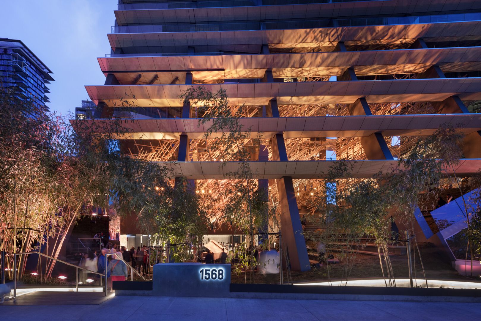 Alberni Street Tower vo Vancouveri