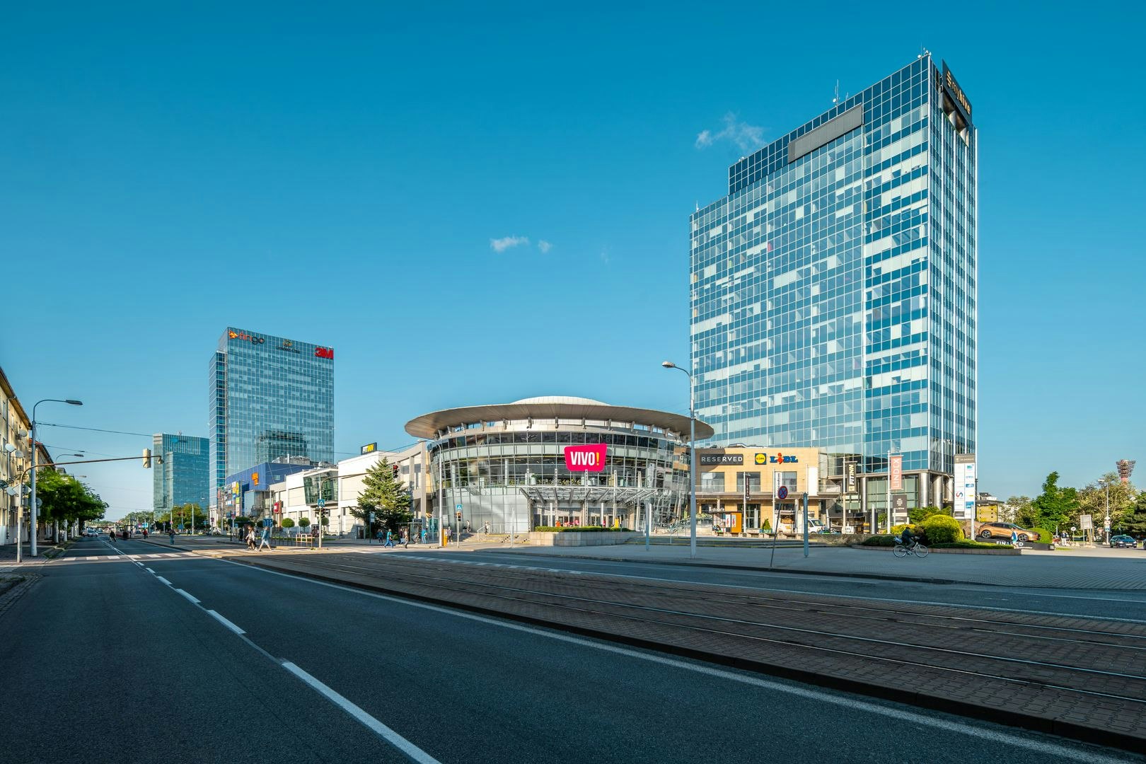 Nákupné centrum Vivo! v Bratislave s dvomi kancelárskymi budovami 