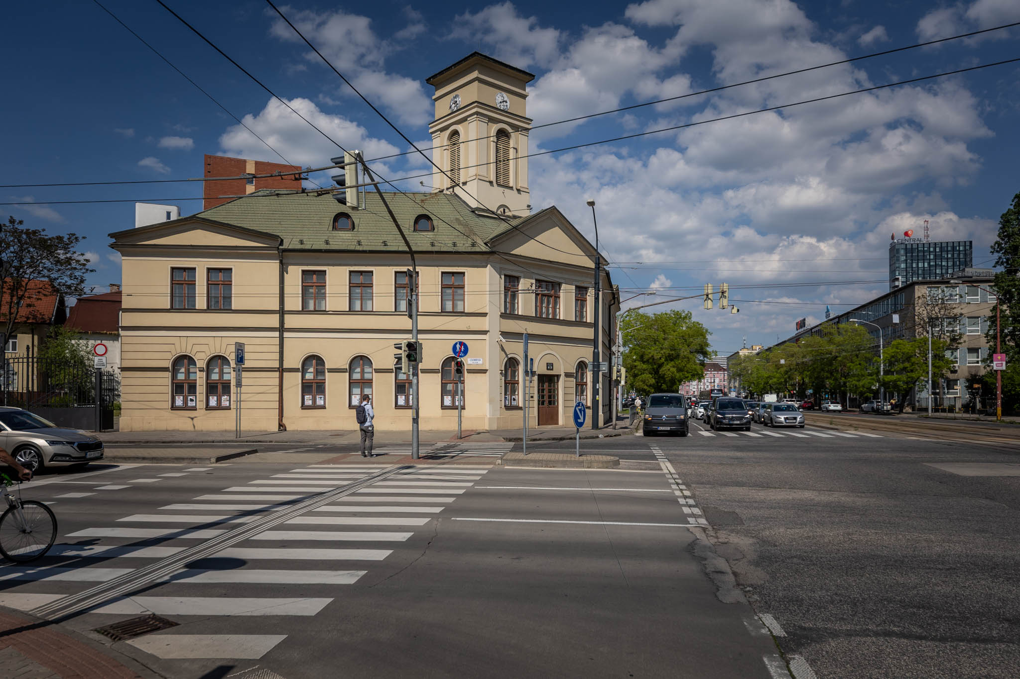 Budova Prvej konskej železnice - pohľad z križovatky Legionárska - Krížna