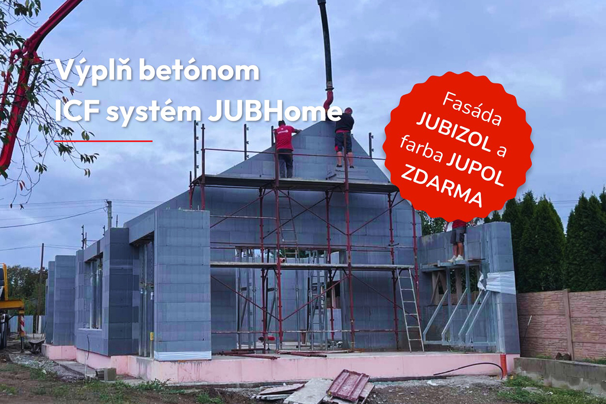 K montáži tepelnoizolačných ICF prvkov systému JUBHome WALL zabezpečujeme potrebné špeciálne oporné lešenie, ktoré zároveň slúži na jednoduchú manipuláciu pri zhotovení oceľovej výstuže a aplikácii betónu do jadra blokov. Hrubá stavba je tak rýchlo zrealizovaná a zároveň zateplená bez tepelných mostov a chýb z realizácie dodatočného zateplenia.