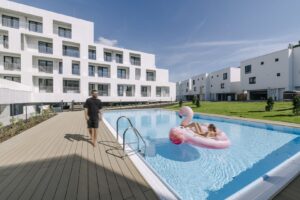 Jadran v Dúbravke. Z rezidenčného komplexu Agáty srší dovolenkový charakter