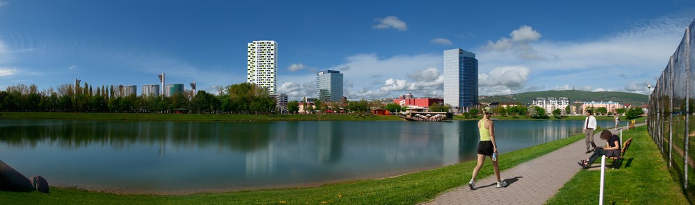 Návrh tretej veže bývalého Polusu ako bytového objektu z roku 2010/2012 - panoráme z jazera Kuchajda