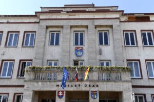 V Partizánskom zrekonštruujú budovu mestského úradu. Pôvodný projekt museli upraviť