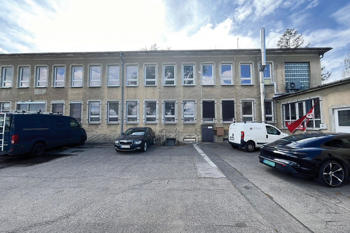 Obr. 1 Administratívna budova SvF STU v Trnávke 