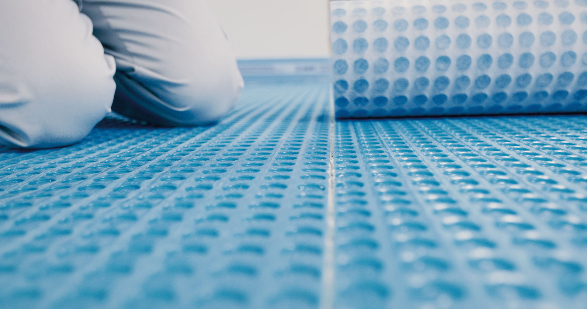 Hrubá stavba v detaile: Deliaca membrána proti vzniku trhlín v podklade