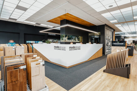 Recepcia showroomu MODO design s rozsiahlym výberom podlahových materiálov