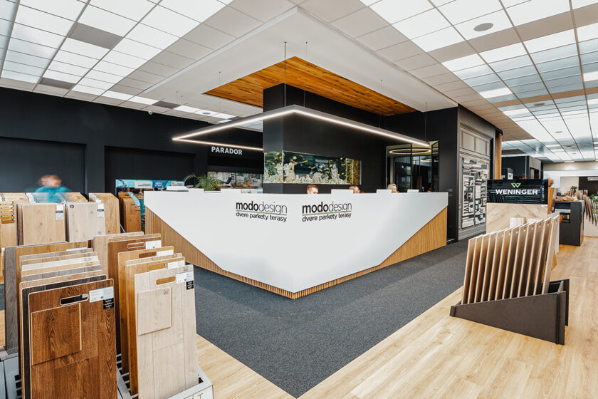 Recepcia showroomu MODO design s rozsiahlym výberom podlahových materiálov