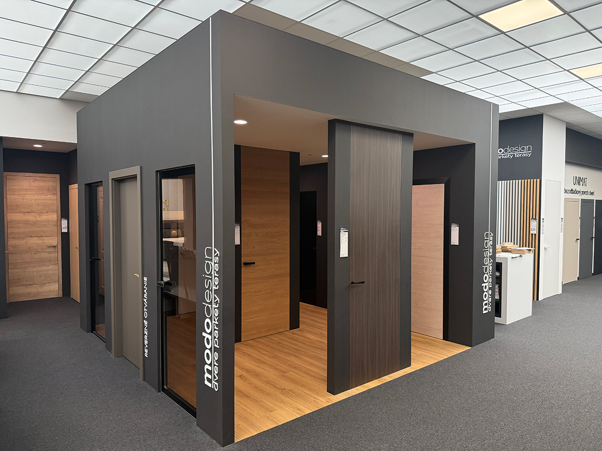 Showroom interiérových dverí s rôznymi povrchmi a dizajnovým osadením – MODO design Bratislava