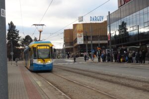 Košice zmodernizujú električkovú trať na sídlisku Nad Jazerom. Obnova má trvať asi 13 mesiacov