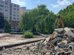 Na košickom Sídlisku KVP revitalizujú námestie. Projekt spája kvalitnú architektúru, ekologické riešenia a komunitné potreby