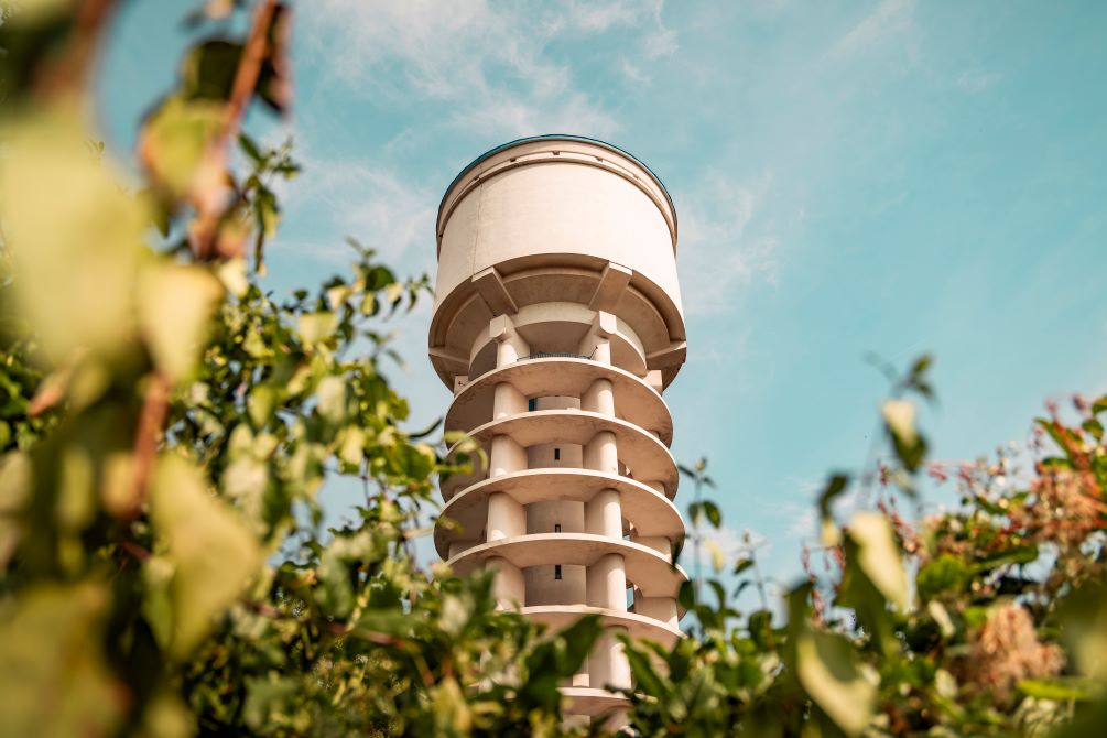 Vodojem v Trnave je významnou architektonickou pamiatkou obdobia moderny.